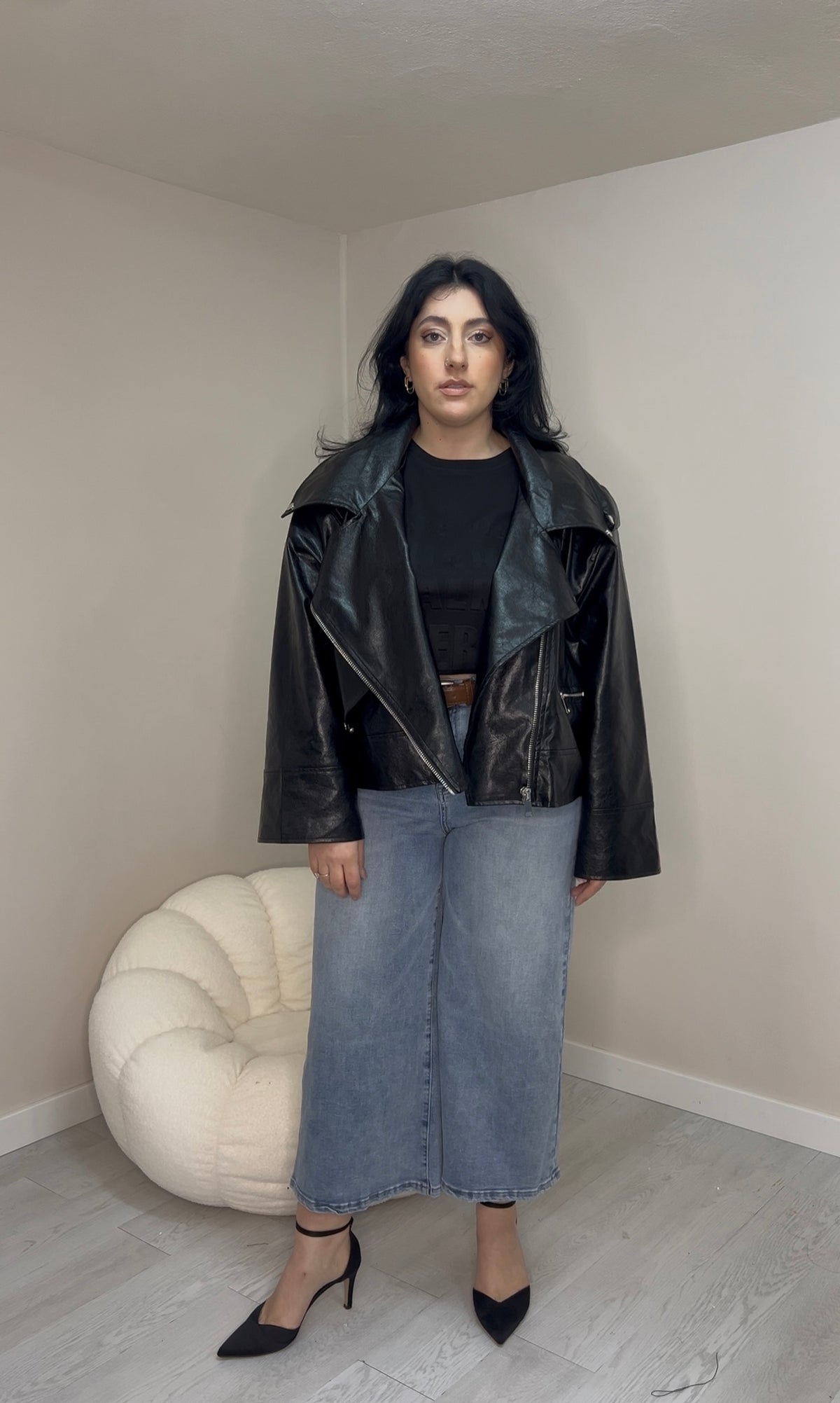 Oversized δερματίνη jacket με ασύμμετρο κλείσιμο - Μαύρο